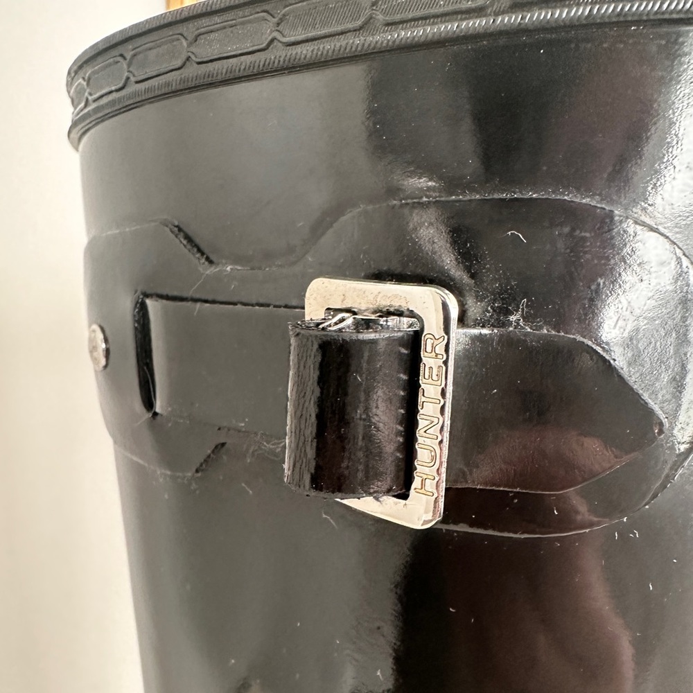 Women’s Tall Black Gloss Hunter rain boots in size 8 - Picture 8 of 15